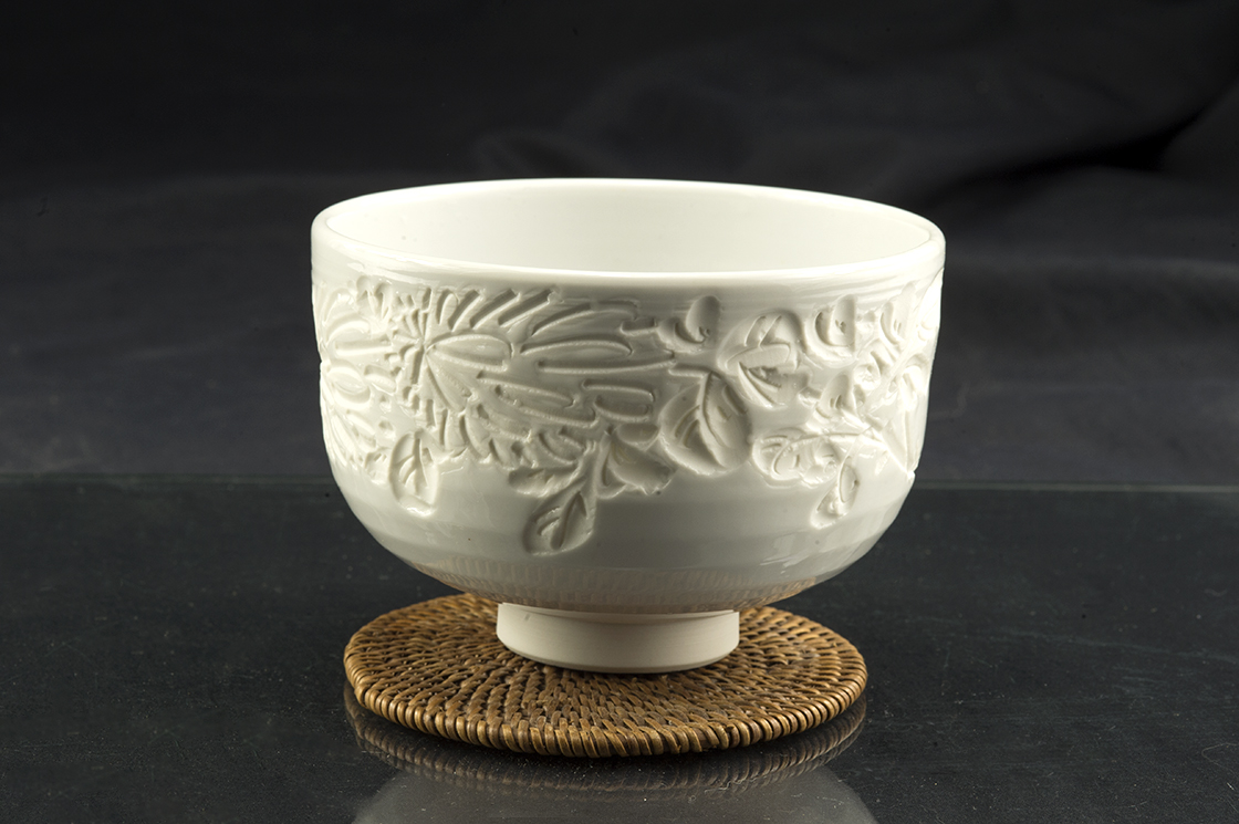 Fehér krizantém izushi-porcelan-japan-matcha-chawan-teascsesze