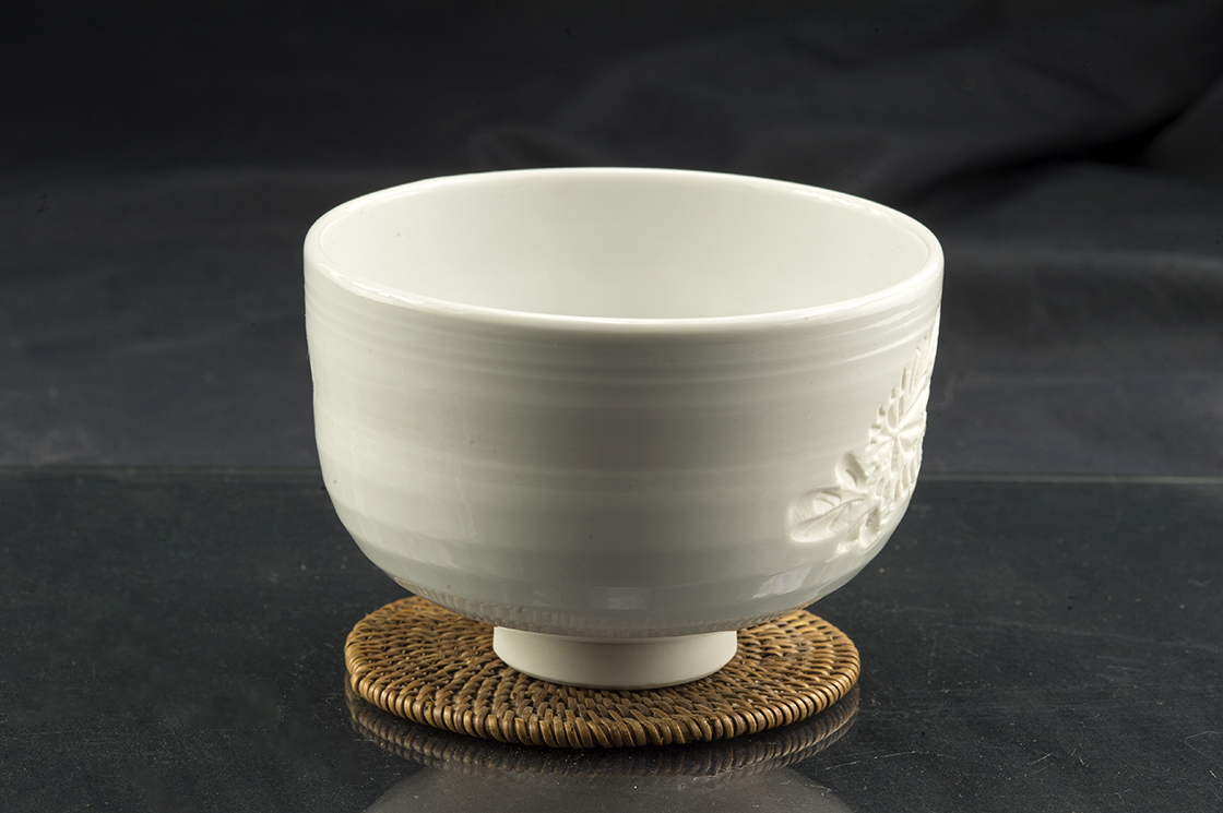 Fehér krizantém izushi-porcelan-japan-matcha-chawan-teascsesze