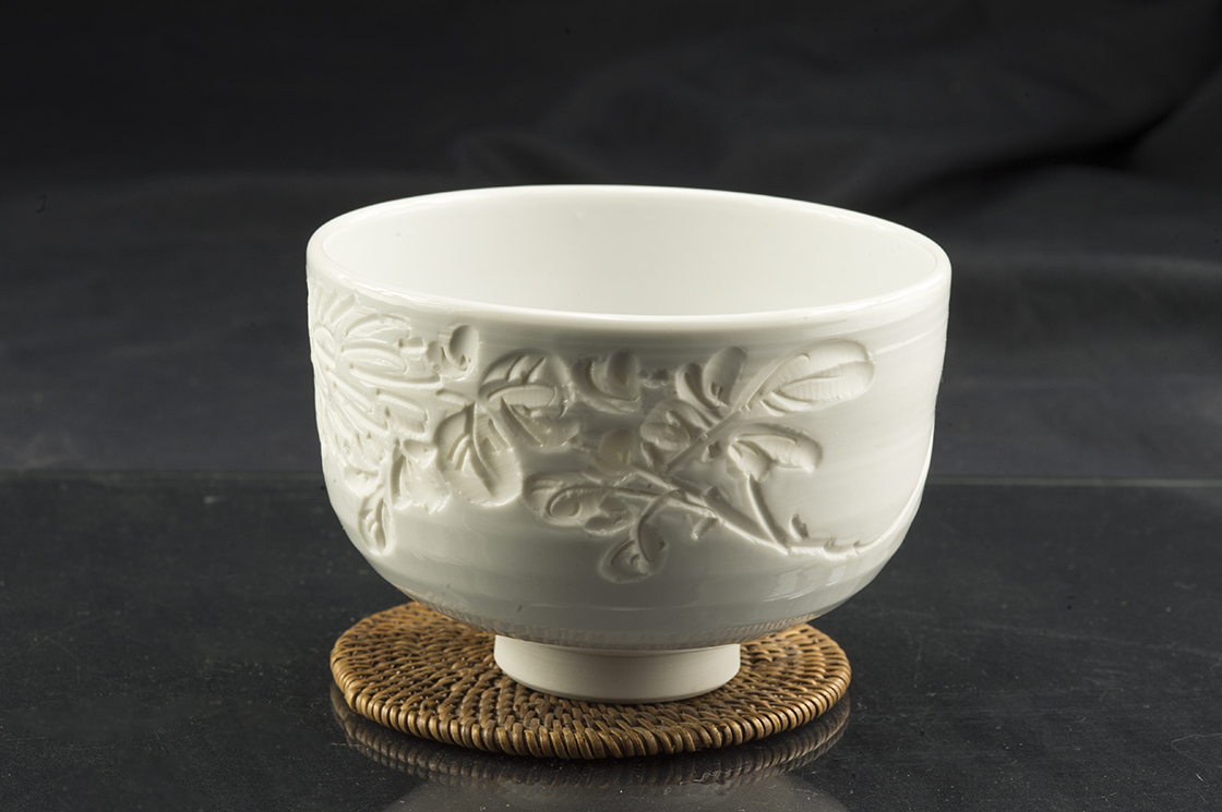 Fehér krizantém izushi-porcelan-japan-matcha-chawan-teascsesze