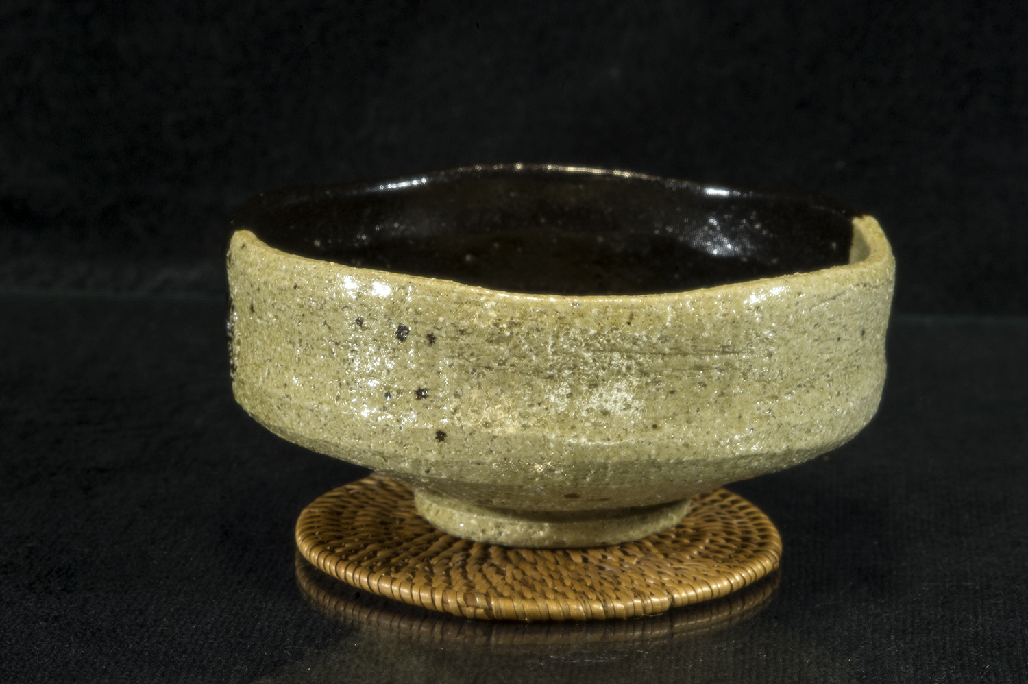 katami gawari kuro raku chawan japán matcha teáscsésze