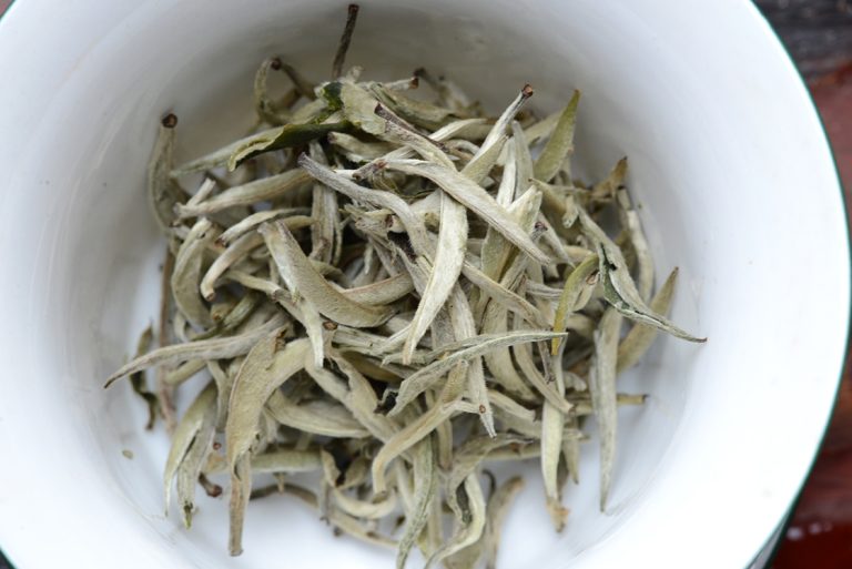 Bai Hao Yin Zhen ezüst tűk