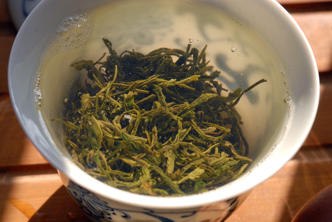 Mengding Mao Feng  蒙顶 毛峰 Havas rügyek a ködös hegycsúcsról