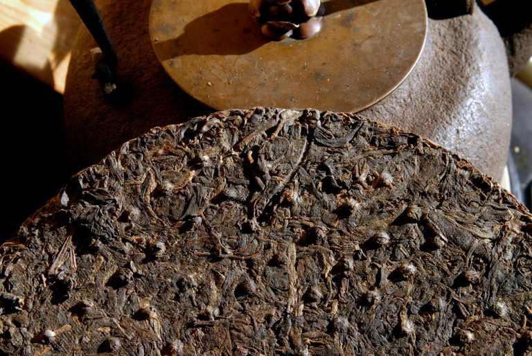 2000 Vörös Vas lepény érlelt sheng puerh tea