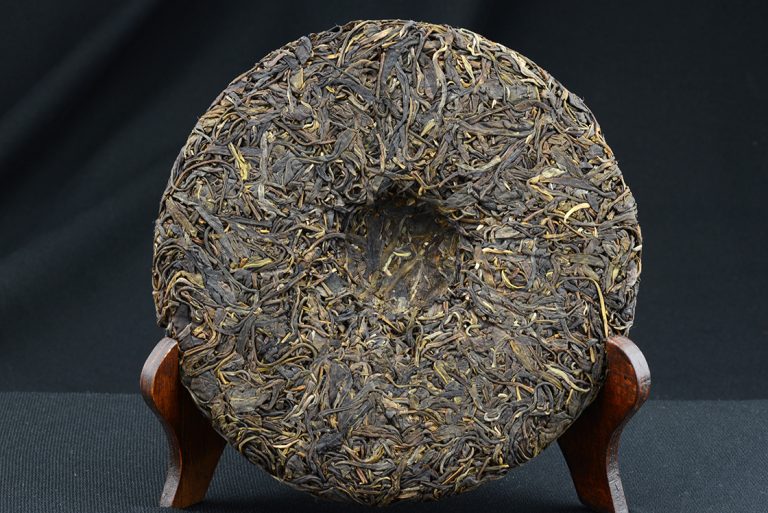 2014 Yiwu hegyi vad sheng puerh tea