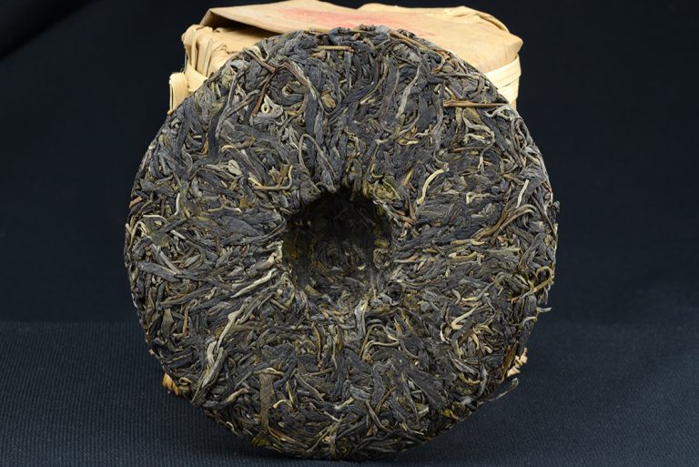 2015 Yiwu Wa Long vad sheng puer tea