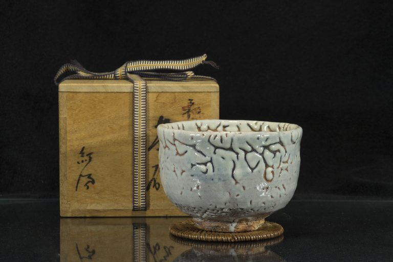 Oni Hagi teáscsésze Osuke Sakai műhelyéből.