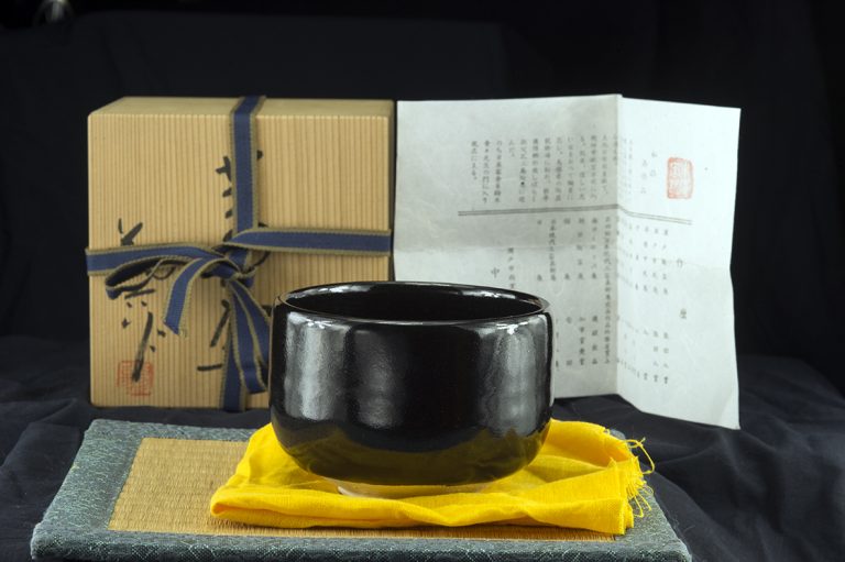 Kuro seto chawan