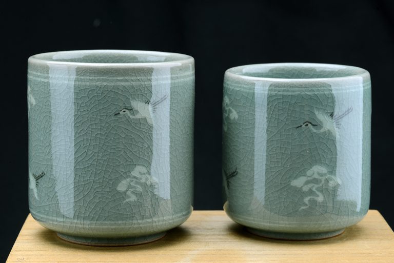 Koreai-celadon-teascsesze-par-Korean-Living-National-Human-Treasure-Yu-Hegan-celadon-tea-cup-pair.