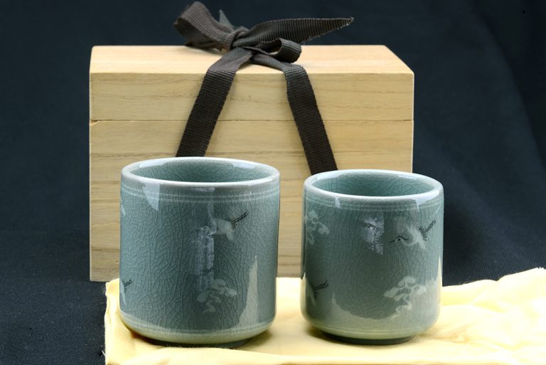Koreai-celadon-teascsesze-par-Korean-Living-National-Human-Treasure-Yu-Hegan-celadon-tea-cup-pair.