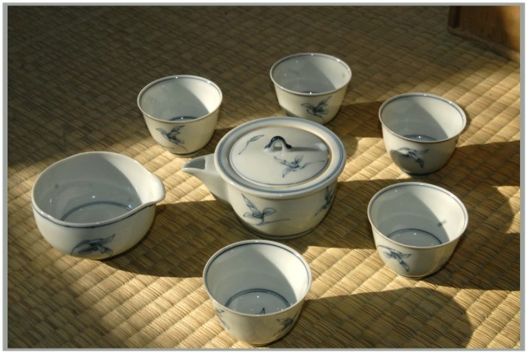 kyotoi kezzel festett porcelán teáskészlet