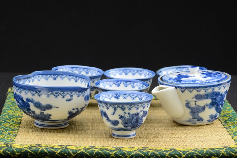 nabeshima kézzel festett japán porcelán teáskészlet