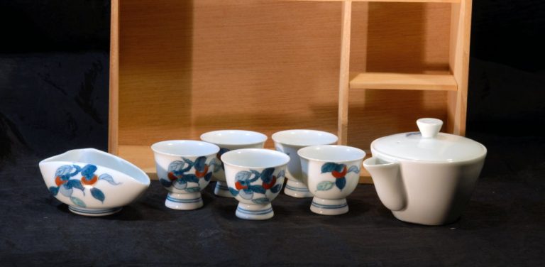 nabeshima kakiemon kézzel festett japán porcelán teáskészlet