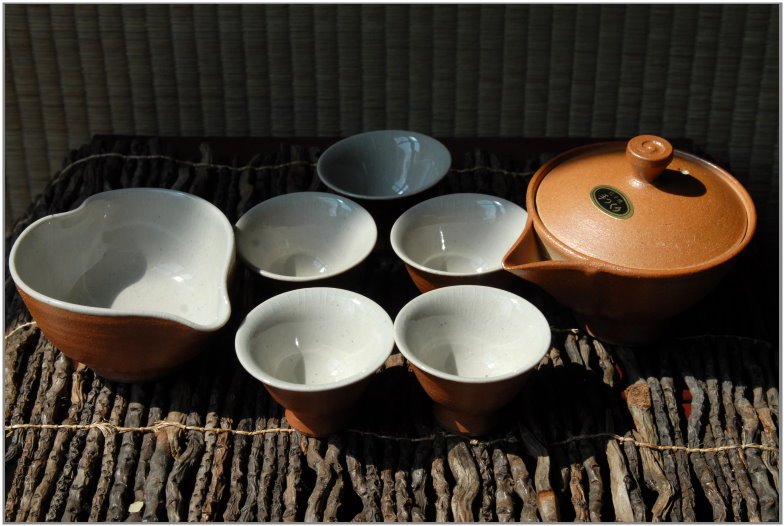 Nishishige Kura fatüzes Shigaraki teáskészlet