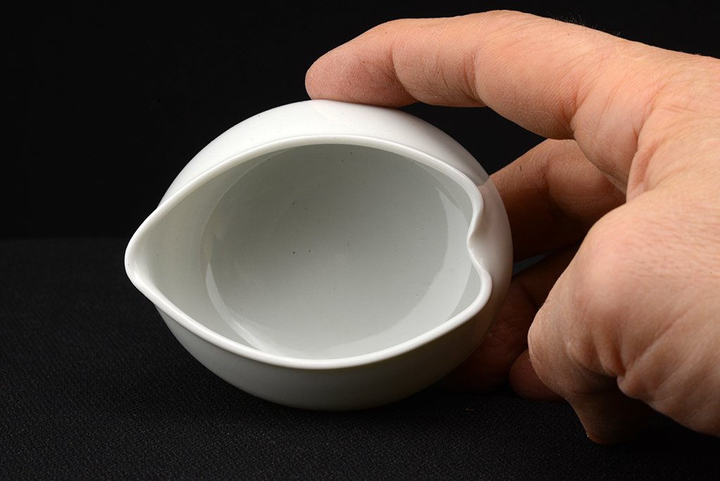 fehér kyotói porcelán teáskészlet