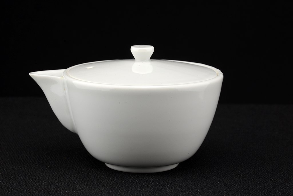 fehér kyotói porcelán teáskészlet