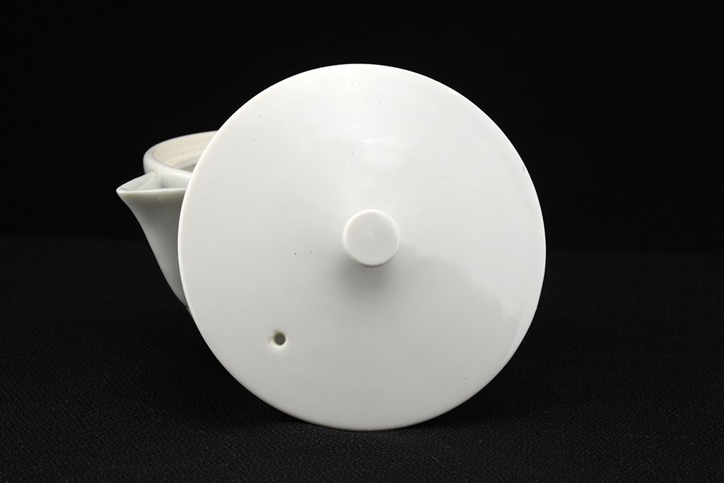 fehér kyotói porcelán teáskészlet