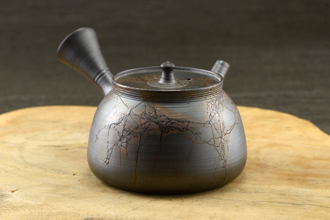 Mogake algával díszített japán teáskanna