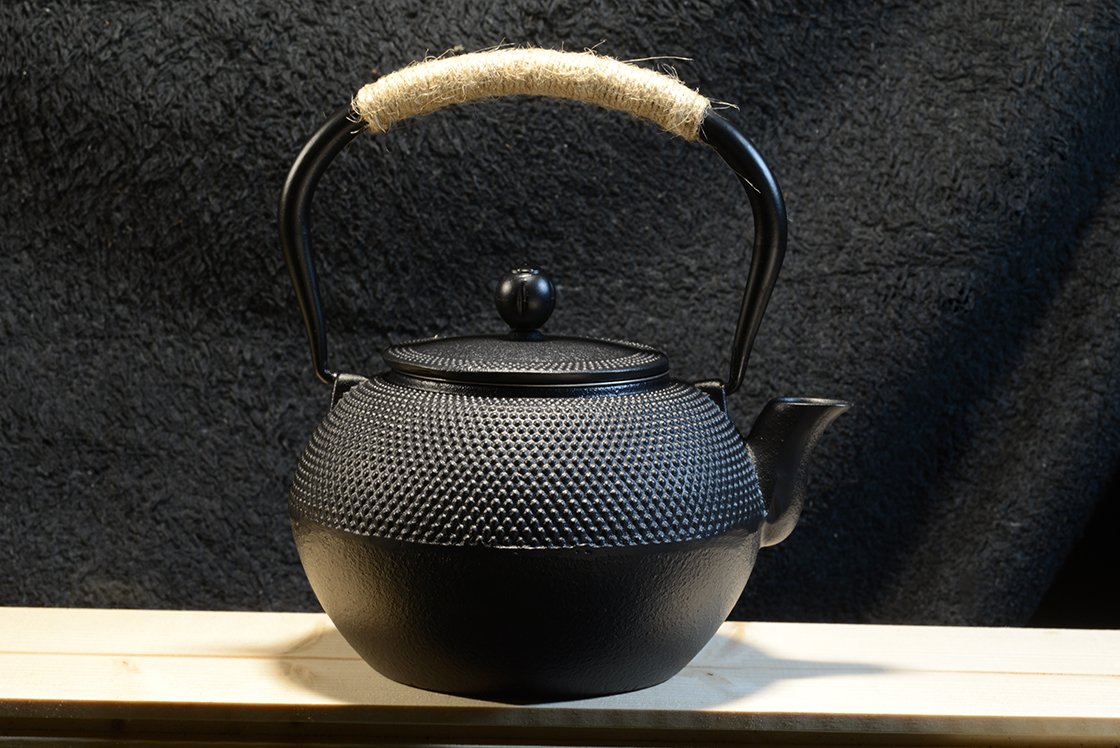 Arare tetsubin öntöttvas teáskanna