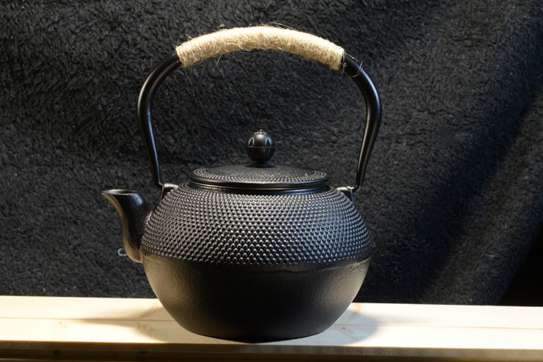 Arare tetsubin öntöttvas teáskanna