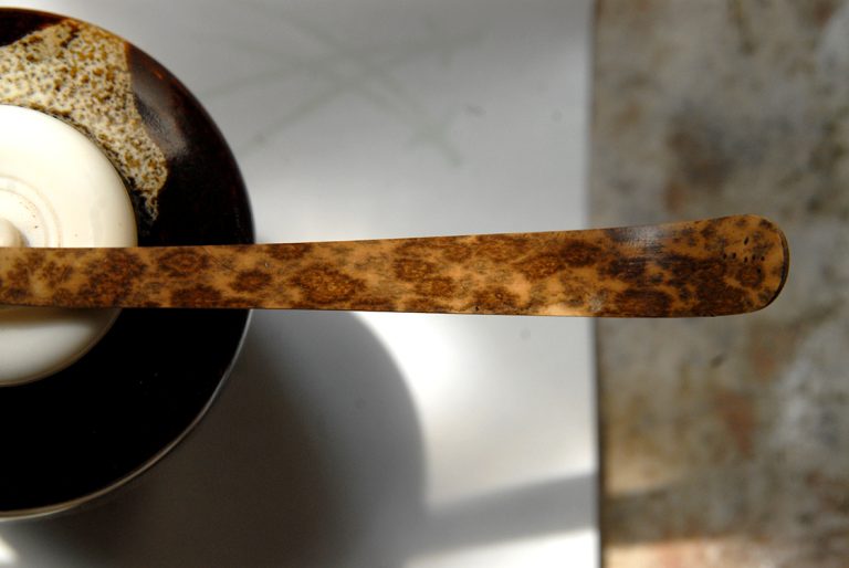 Gomadake nemes chashaku