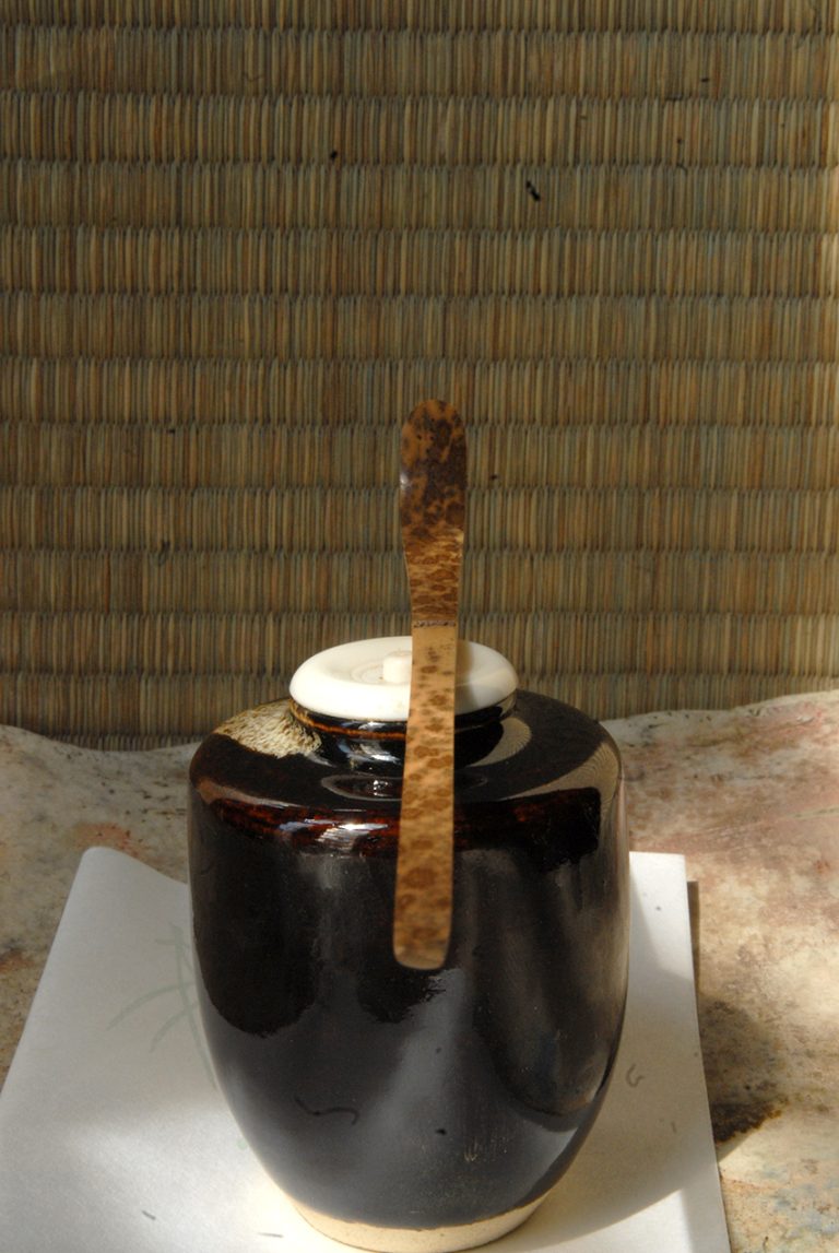 Gomadake nemes chashaku