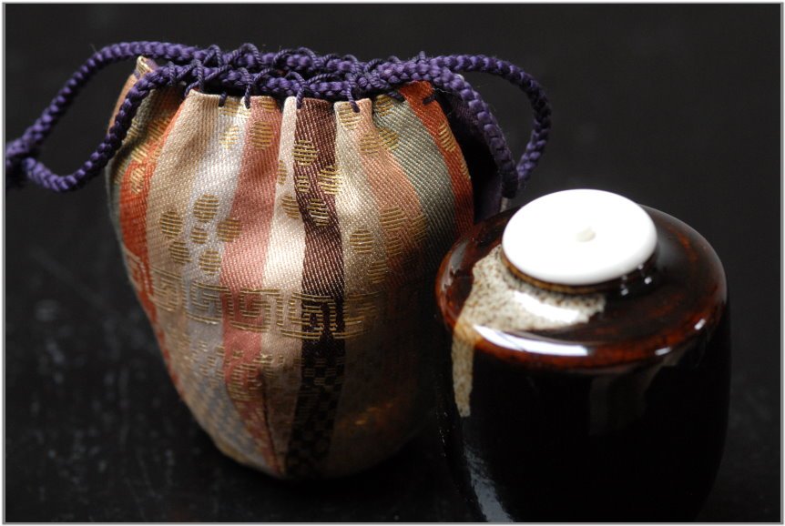 Katatsuki chaire selyemtartóval