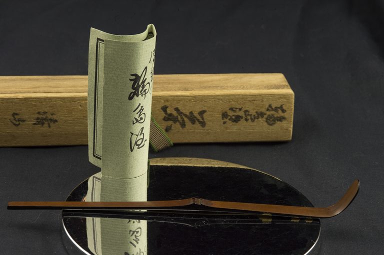 Arany borostyánlevél lakkozott chashaku