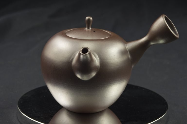 Banko teáskanna szépséges vállak