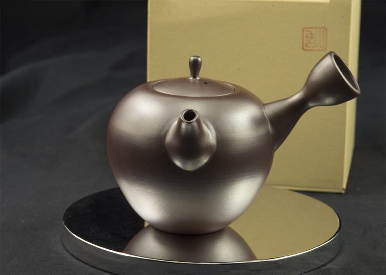 Banko teáskanna szépséges vállak