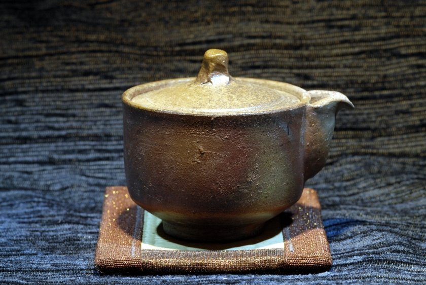 Kodo Kamura bizen teáskanna