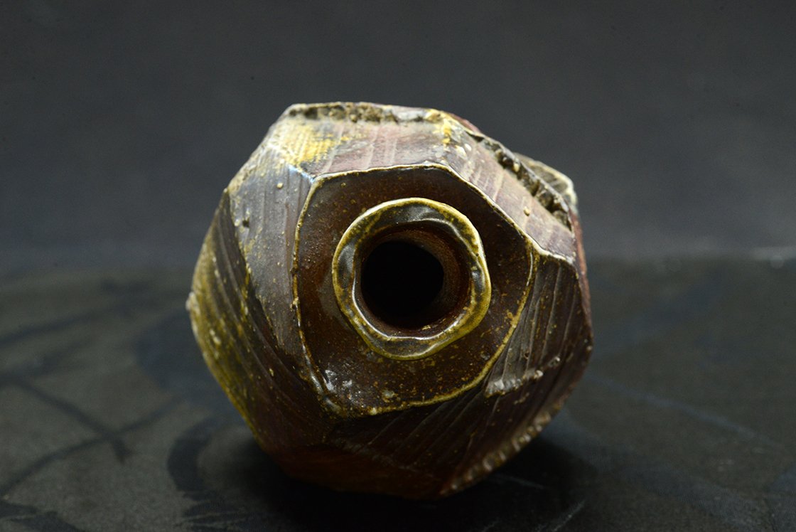 Hisamoto Koichi szaké kiöntő