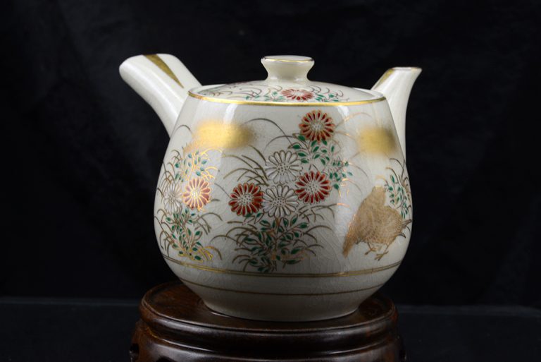 Kézzel festett kutani teáskanna