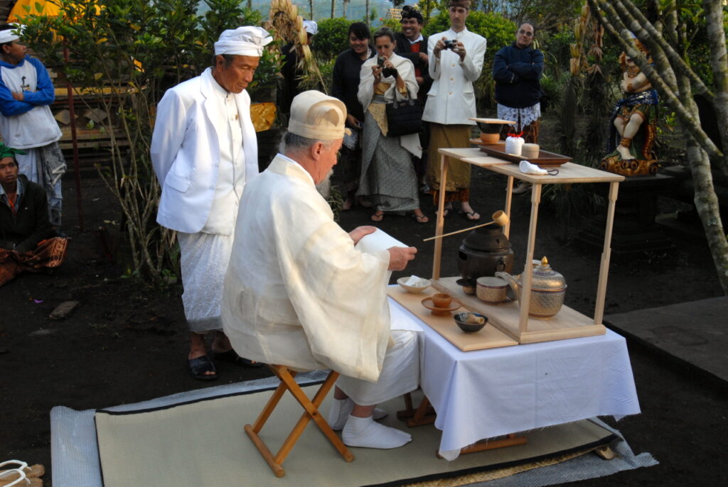 Bisgaard Sensei bali teaszertartás