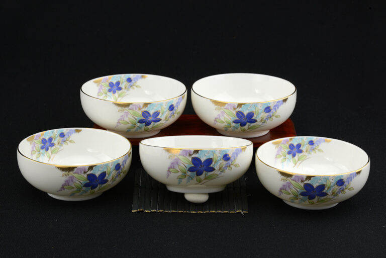 Arita kézzel festett teáscsésze készlet