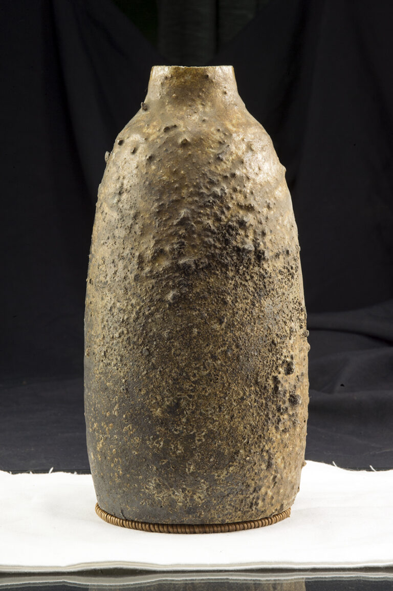 Fatüzes bizen virágváza