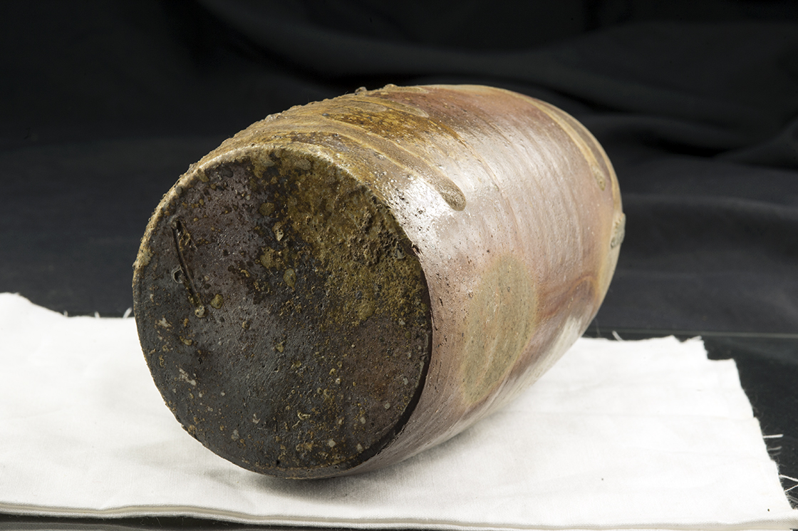 Fatüzes bizen virágváza