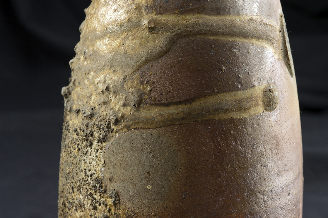 Fatüzes bizen virágváza