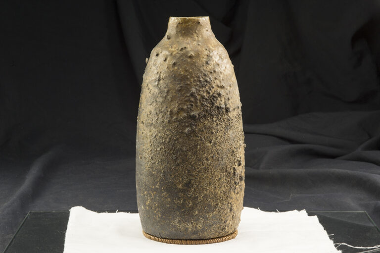 Fatüzes bizen virágváza