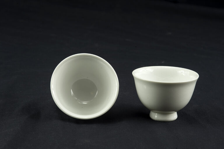 Fehér japán porcelán teáscsésze