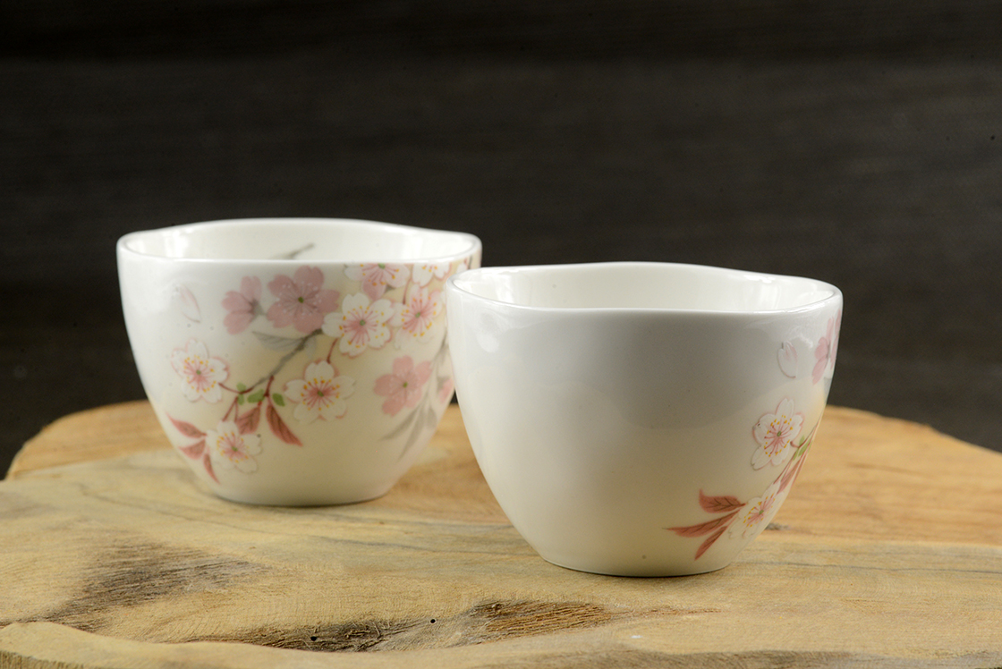 Sakura porcelán kézzel festett teáscsésze készlet