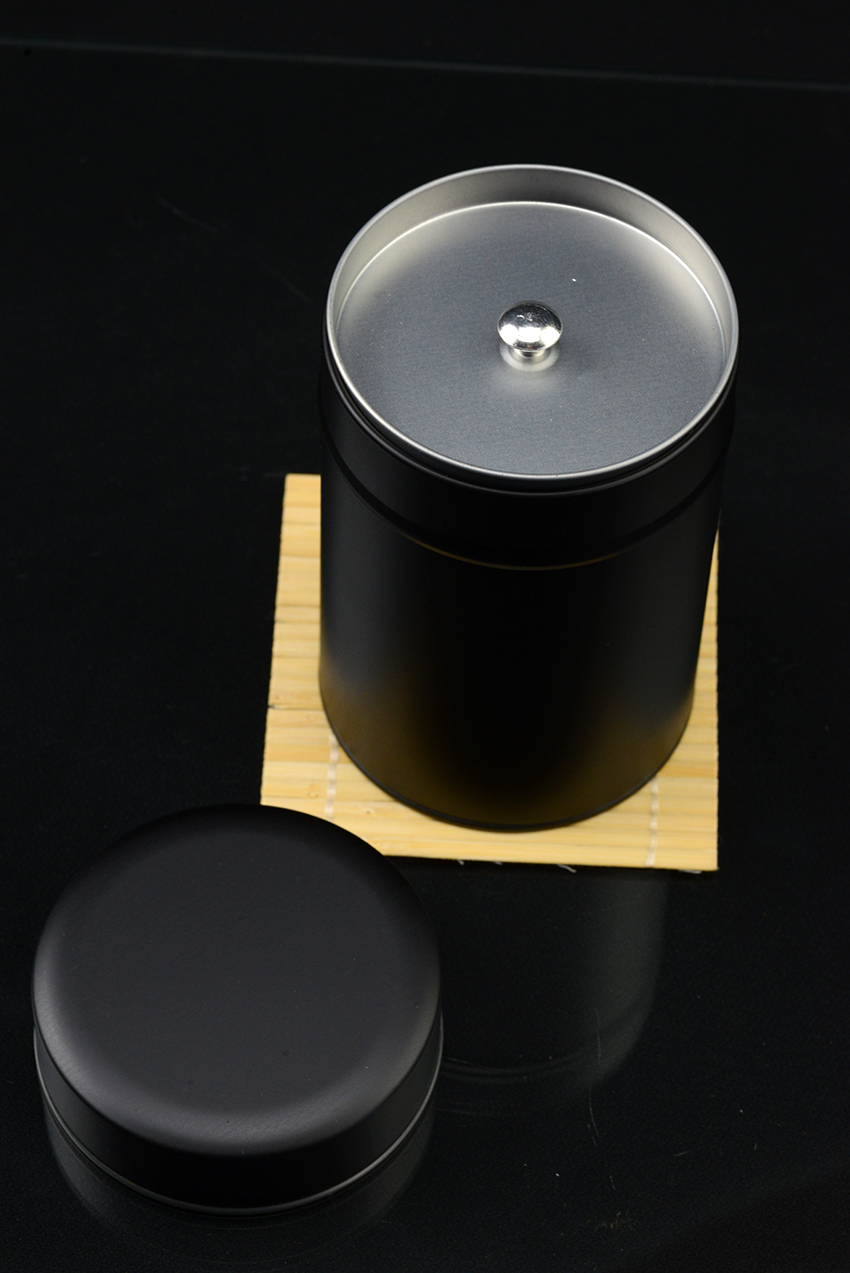 Minimál fekete teatartó