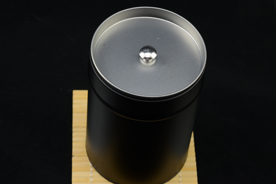 Minimál fekete teatartó