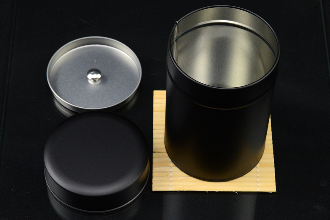 Minimál fekete teatartó