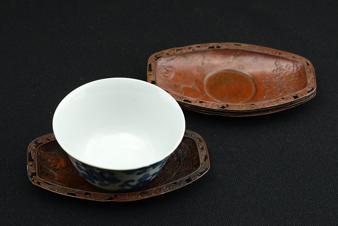 Domborműves réz chataku teáscsésze alátét készlet