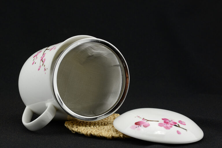 Sakura szűrős porcelán bögre
