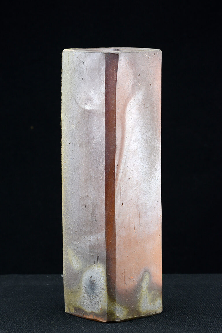 Szögletes bizen virágváza