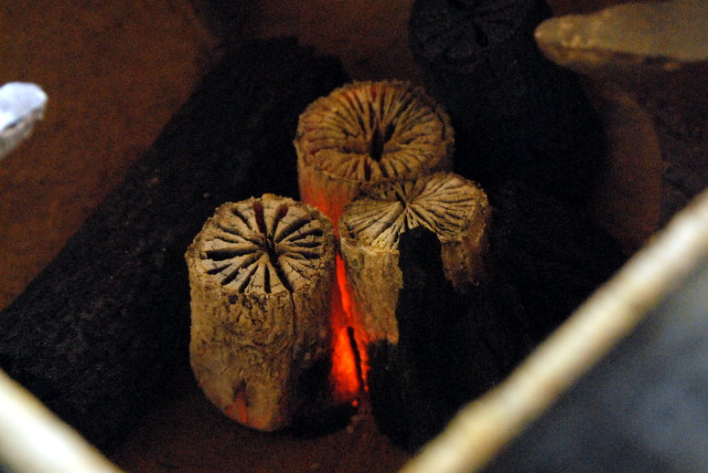 sumi a japán faszén teához