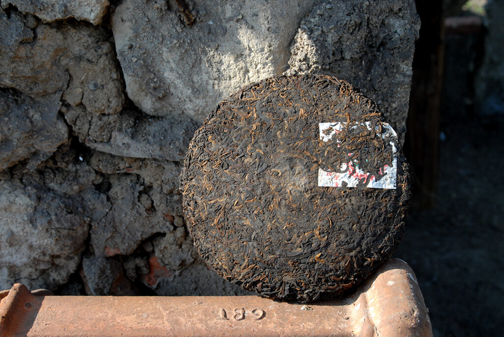 2001 勐海大益 7572 2001-Menghai-7572-aged-shu-puerh-tea