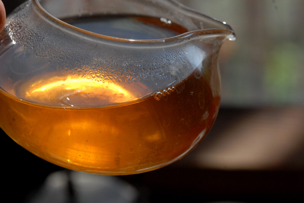 2010 Xiaguan - Ősi, vad teafák lombja sheng puerh tea