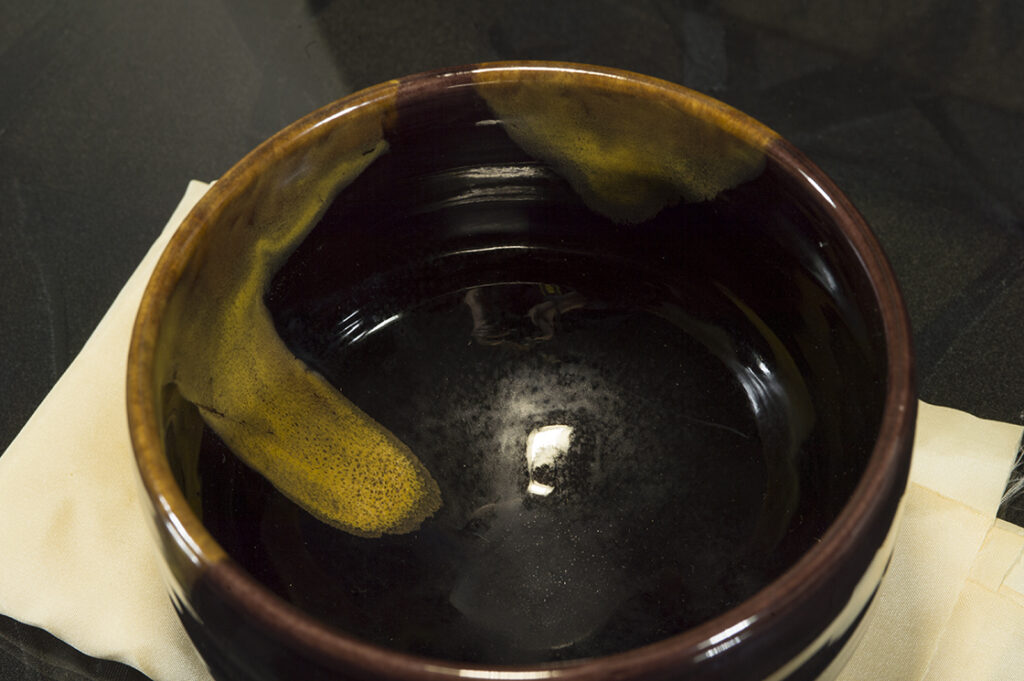 Aranyló Kutani chawan